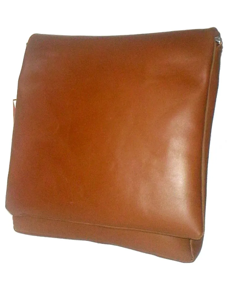 Borse in pelle artigianali modello messenger in vitello art 1982